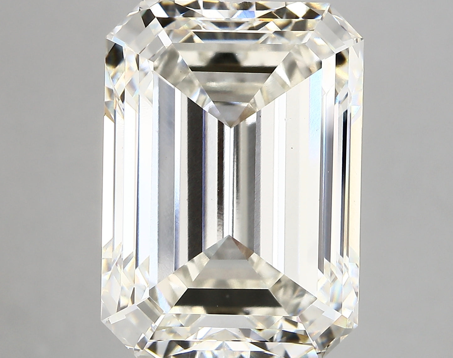 EMERALD lab grown diamond 15.38ct H/vs1